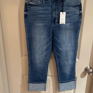 Judy Blue Medium Wash Cropped Jeans